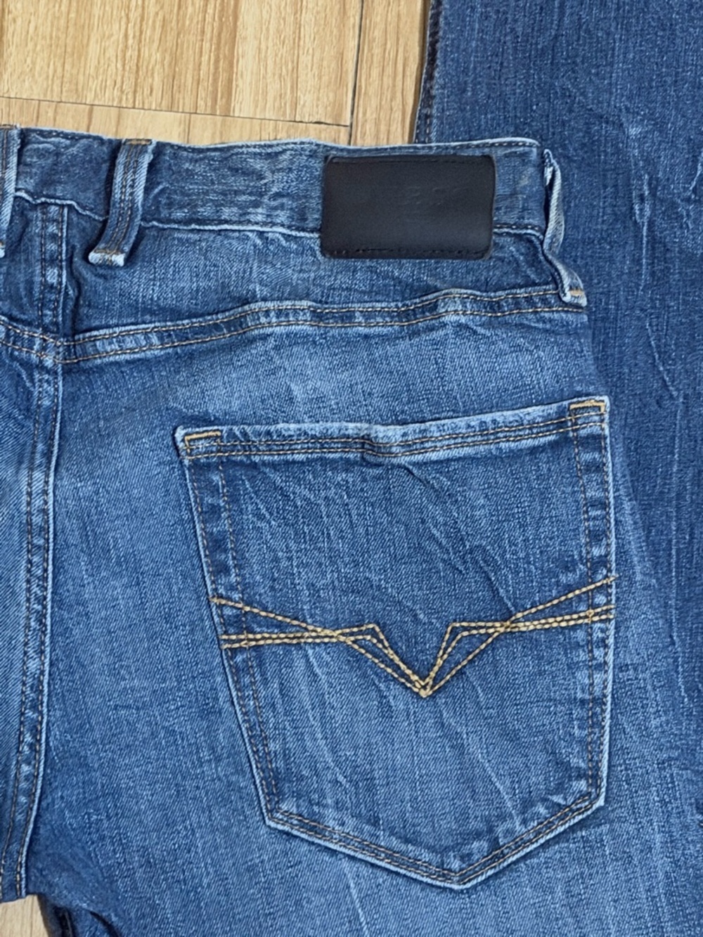 GUESS Men's Blue Skinny Jeans - Picture 2 of 7